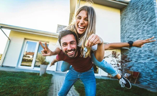 Guide to Navigating the Sale and Purchase of a Home Simultaneously
